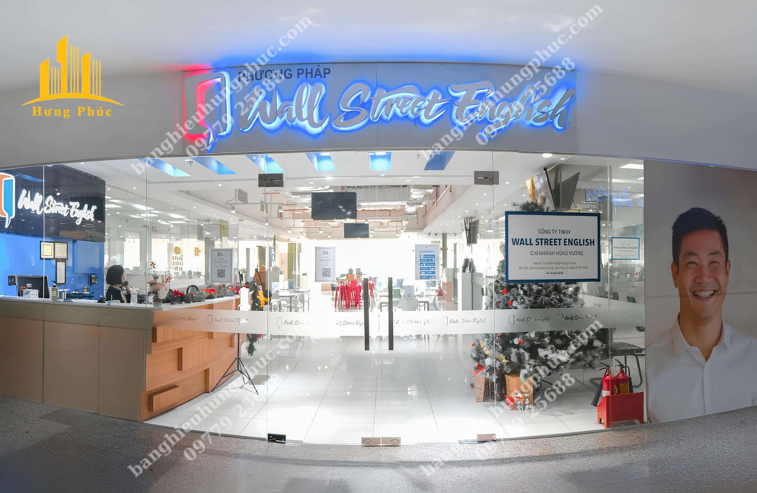 Bảng hiệu trung tâm ngoại ngữ