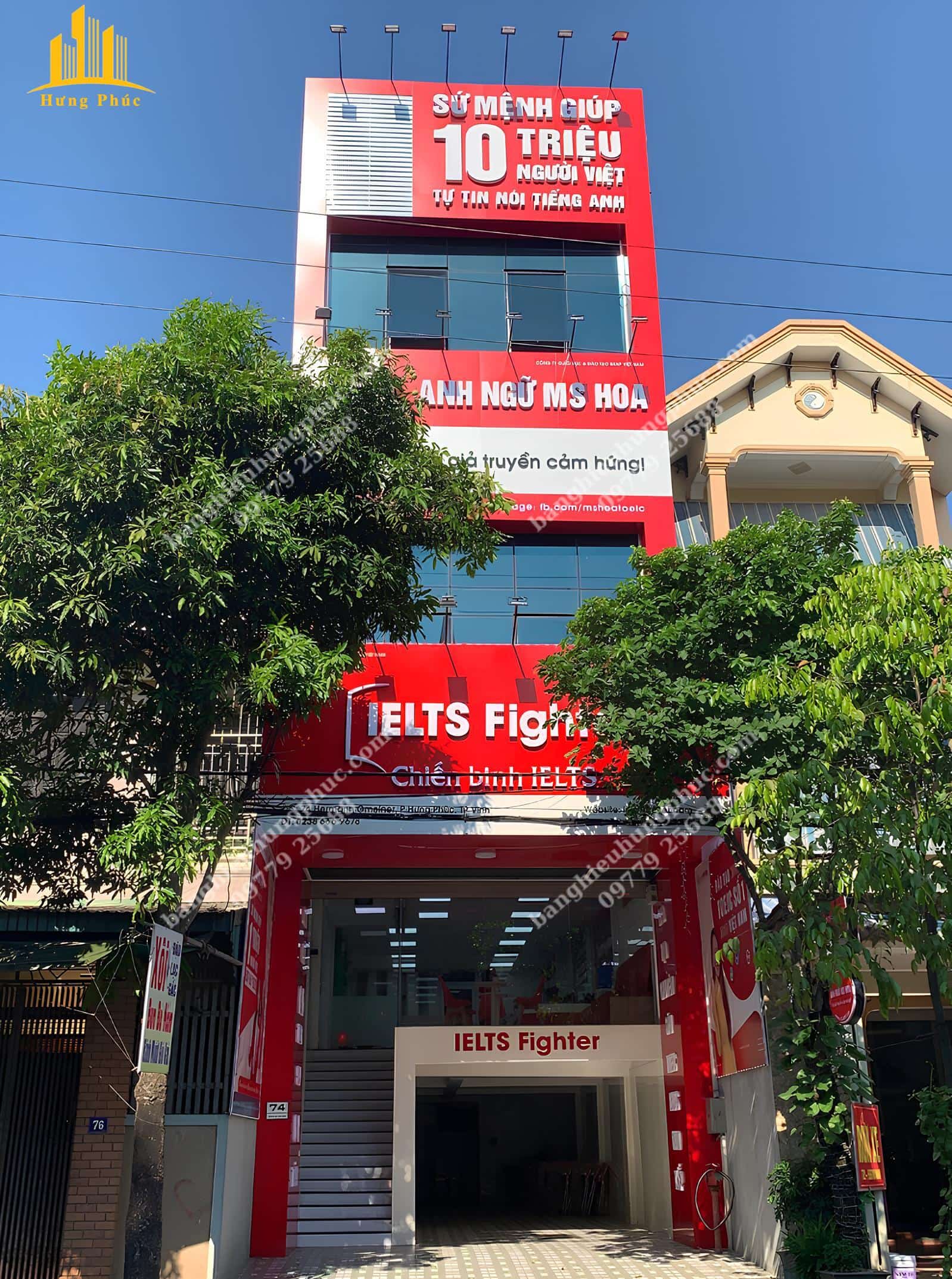 Bảng hiệu trung tâm ngoại ngữ