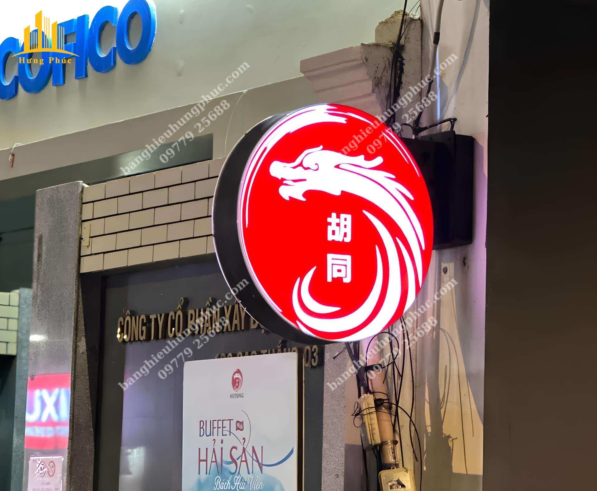 Biển treo quảng cáo hộp đèn mica hút nổi