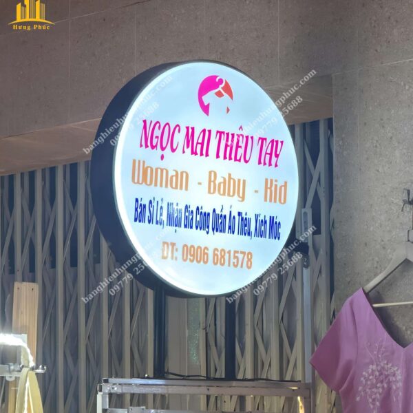 bảng hiệu treo tường