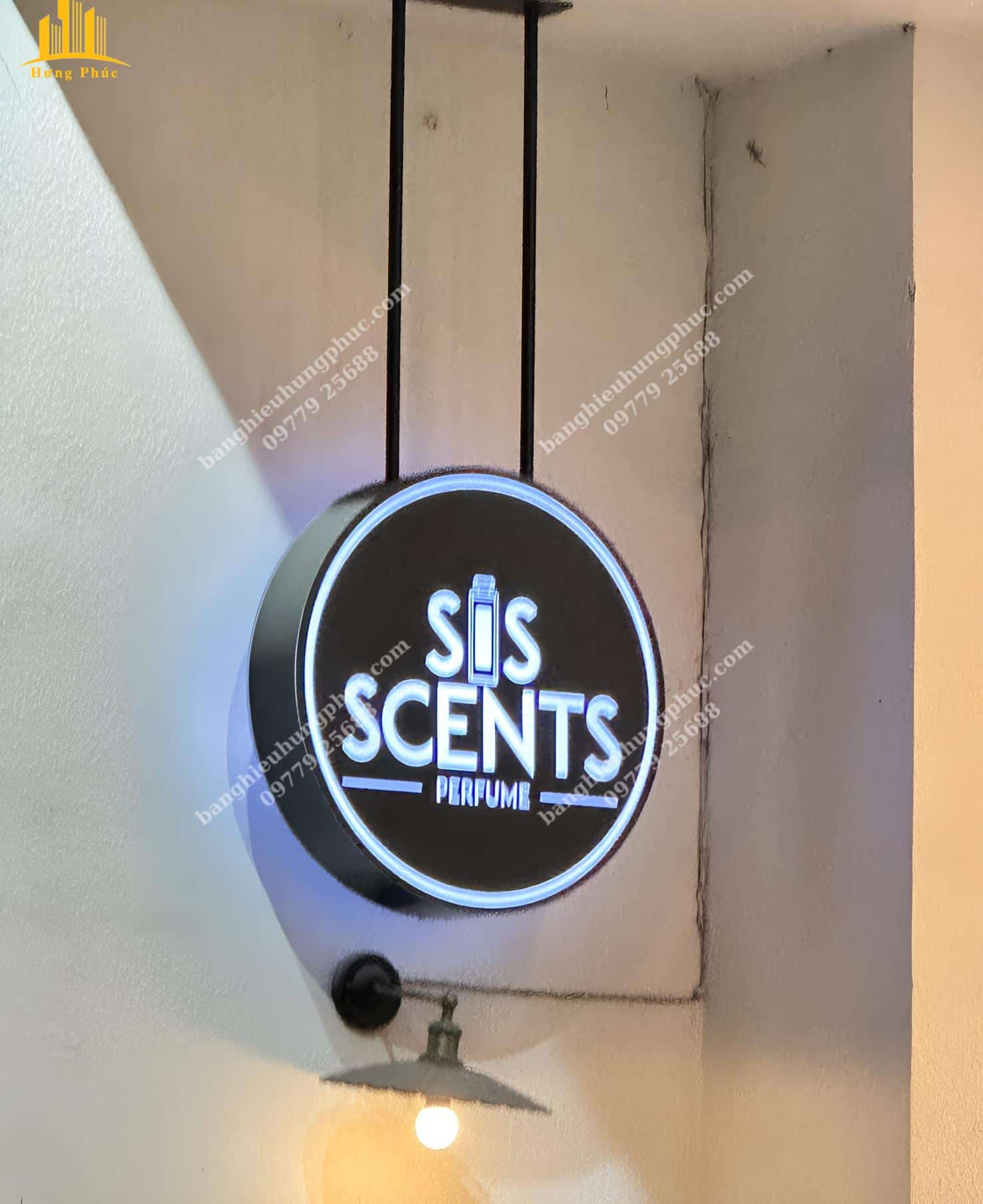 Biển treo quảng cáo hộp đèn mica hút nổi