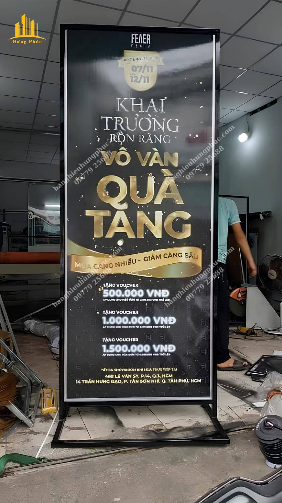 Bảng hiệu đứng khung sắt