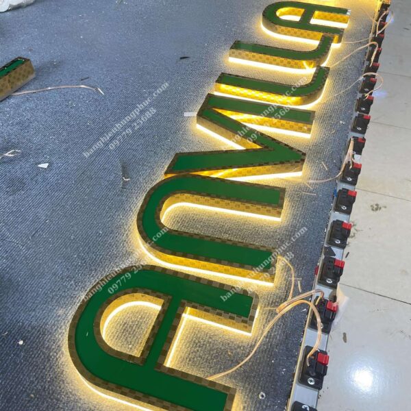 chữ inox sáng chân