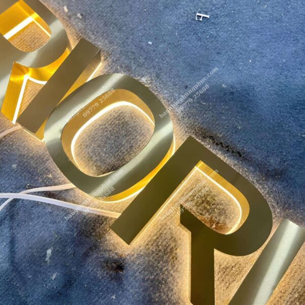 chữ hắt sáng chân