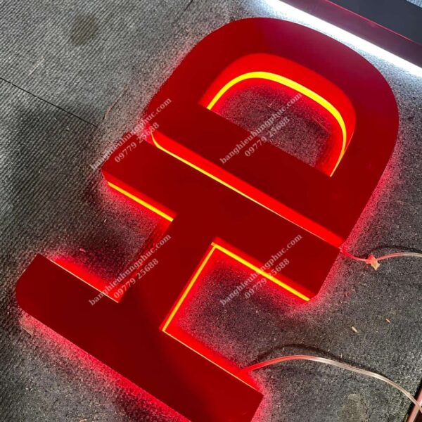 chữ hắt sáng chân