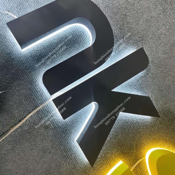 chữ inox sáng chân