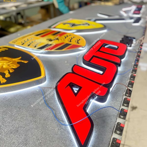 chữ hắt sáng chân