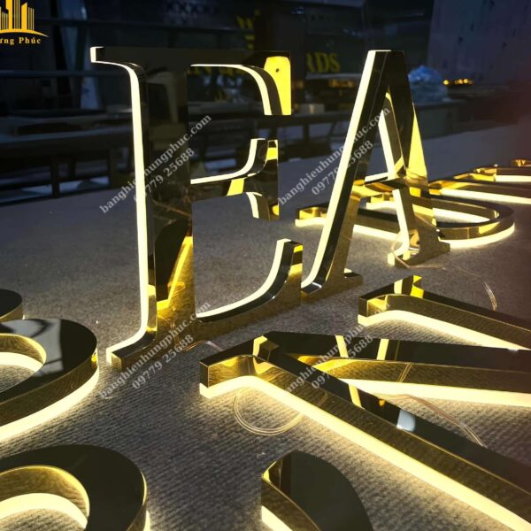 chữ hắt sáng chân