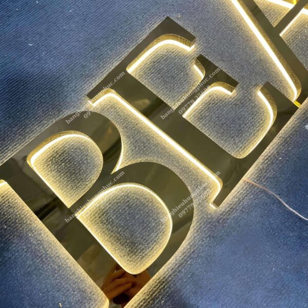 chữ hắt sáng chân