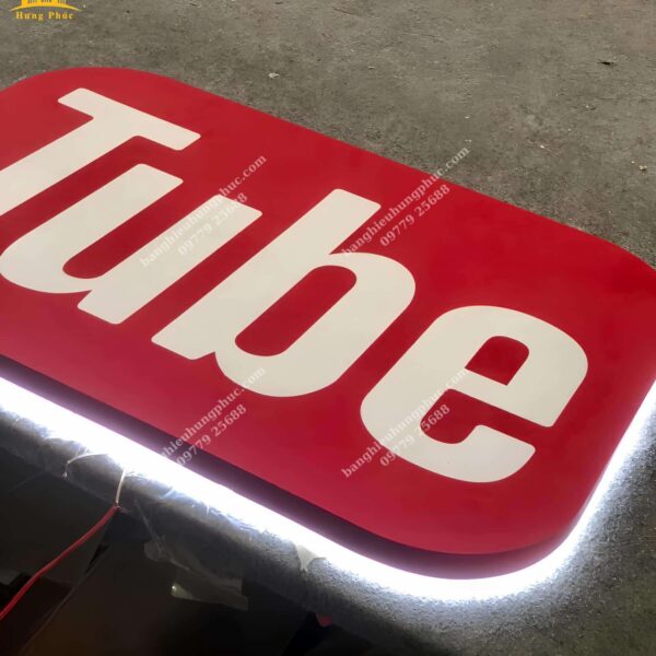 chữ hắt sáng chân