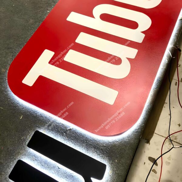 chữ hắt sáng chân