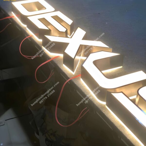 chữ hắt sáng chân