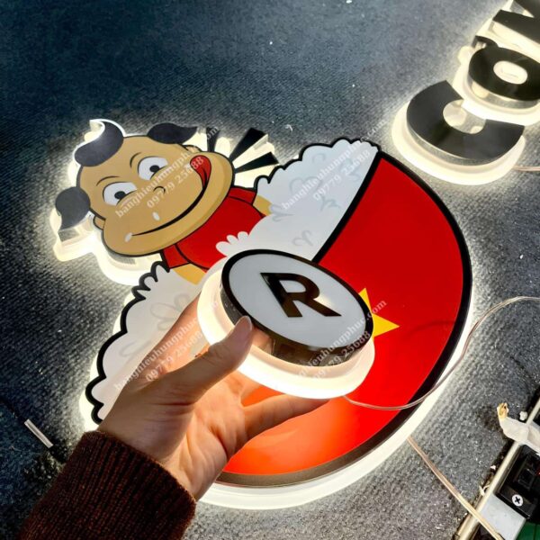 chữ hắt sáng chân