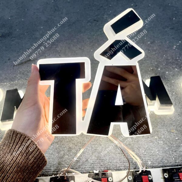 chữ inox sáng chân