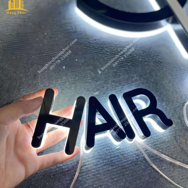 chữ inox hắt sáng chân