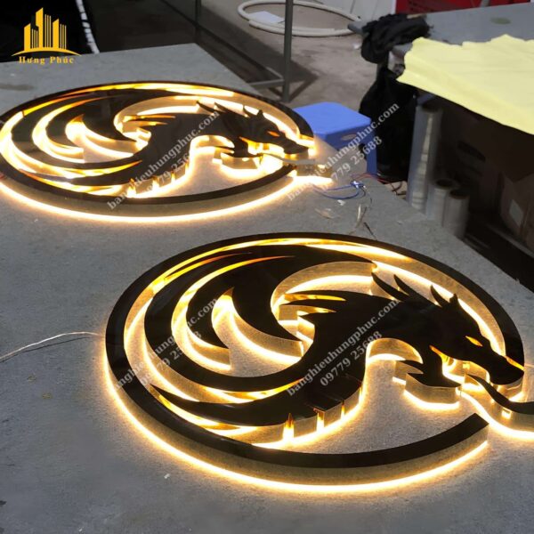 chữ inox hắt sáng chân