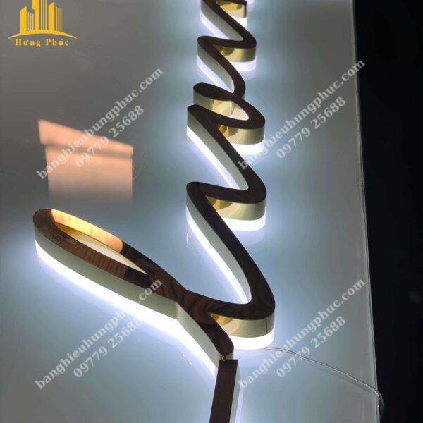 Chữ inox vàng đế đèn