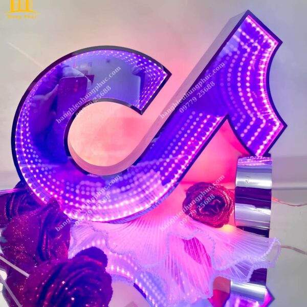 làm biển chữ nổi mica