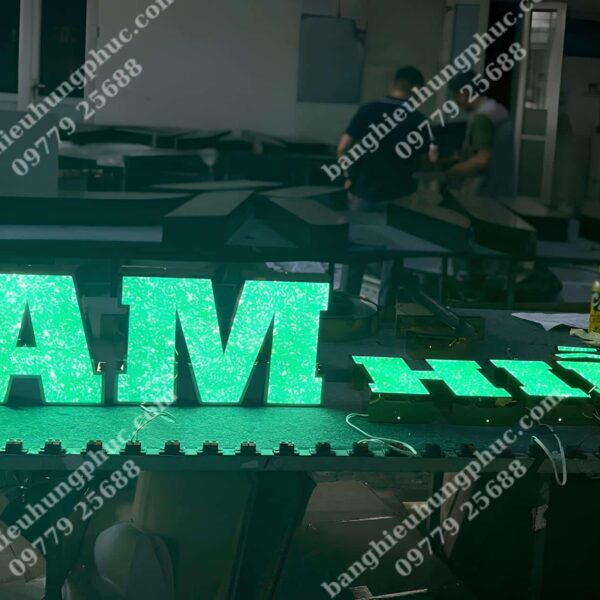 chữ nổi mica rải đá Arcylic