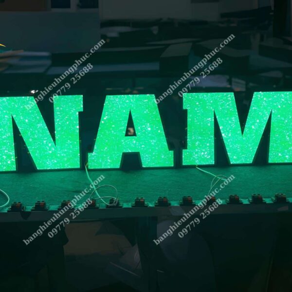 chữ nổi mica rải đá Arcylic