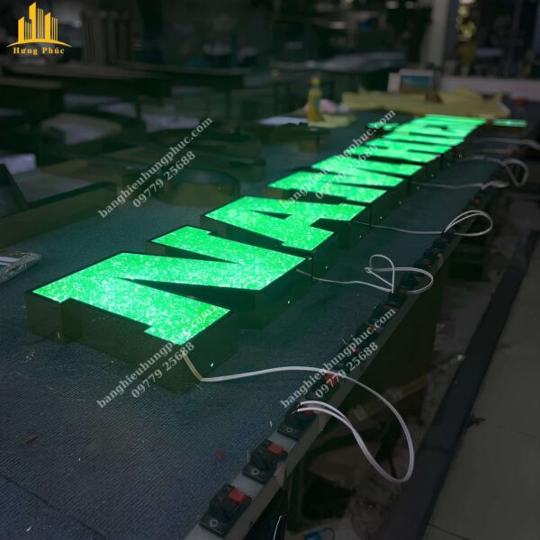 chữ nổi mica rải đá Arcylic