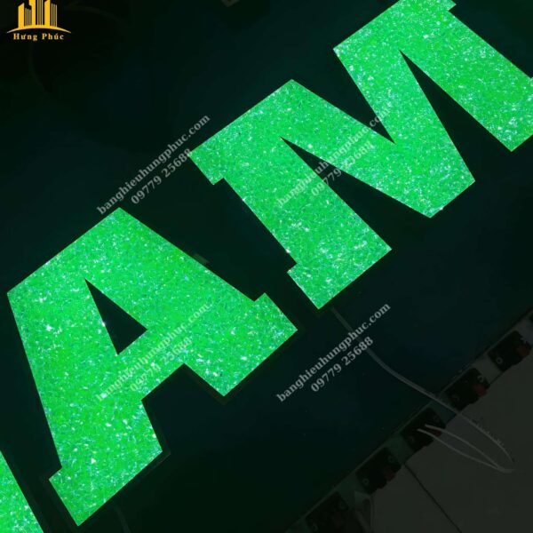 chữ nổi mica rải đá Arcylic