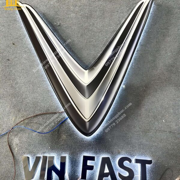 làm biển chữ nổi mica