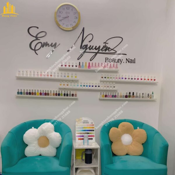 chữ mica dán tường