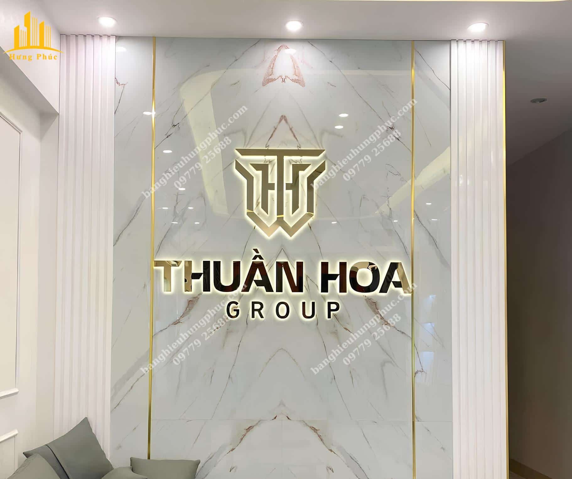 chữ nổi mica dán tường