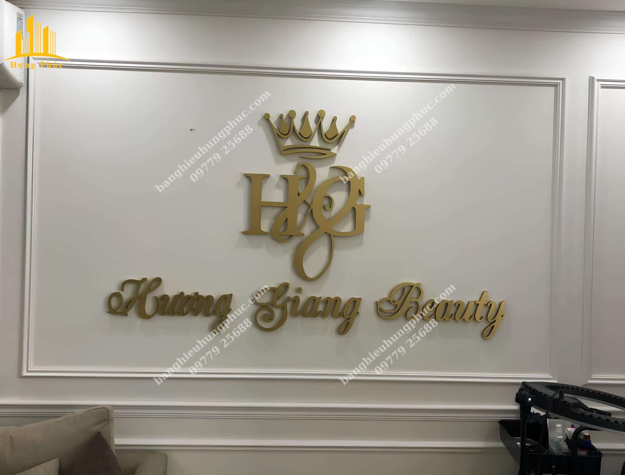 chữ nổi mica dán tường