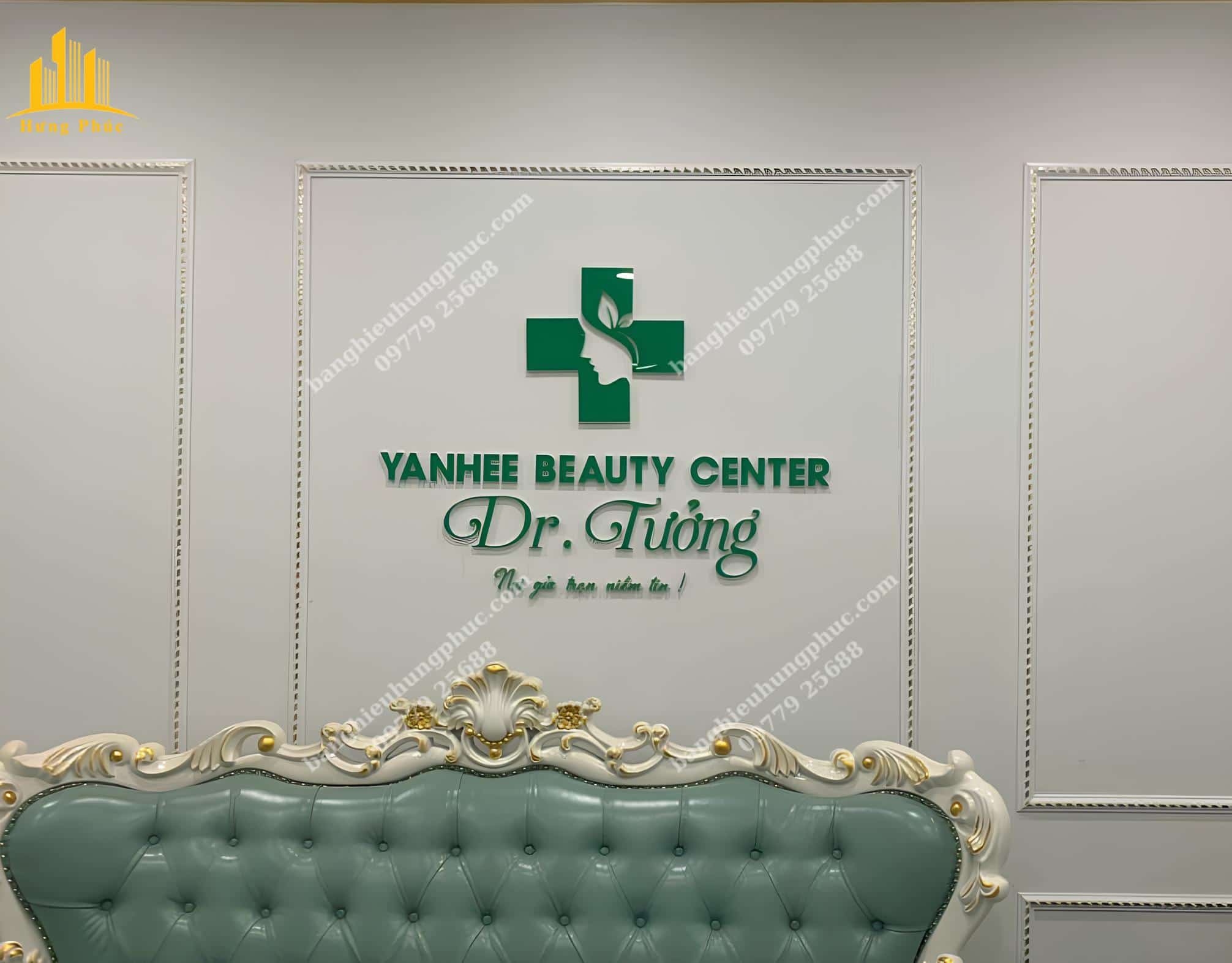 chữ nổi mica dán tường