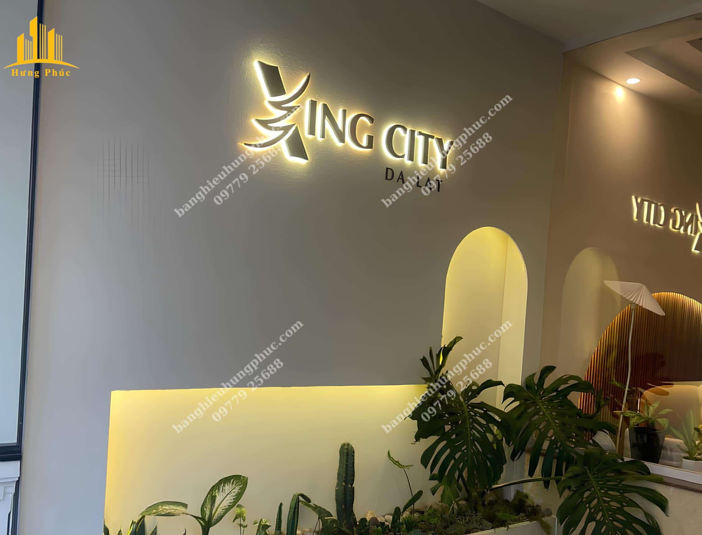 Chữ nổi mica dán tường