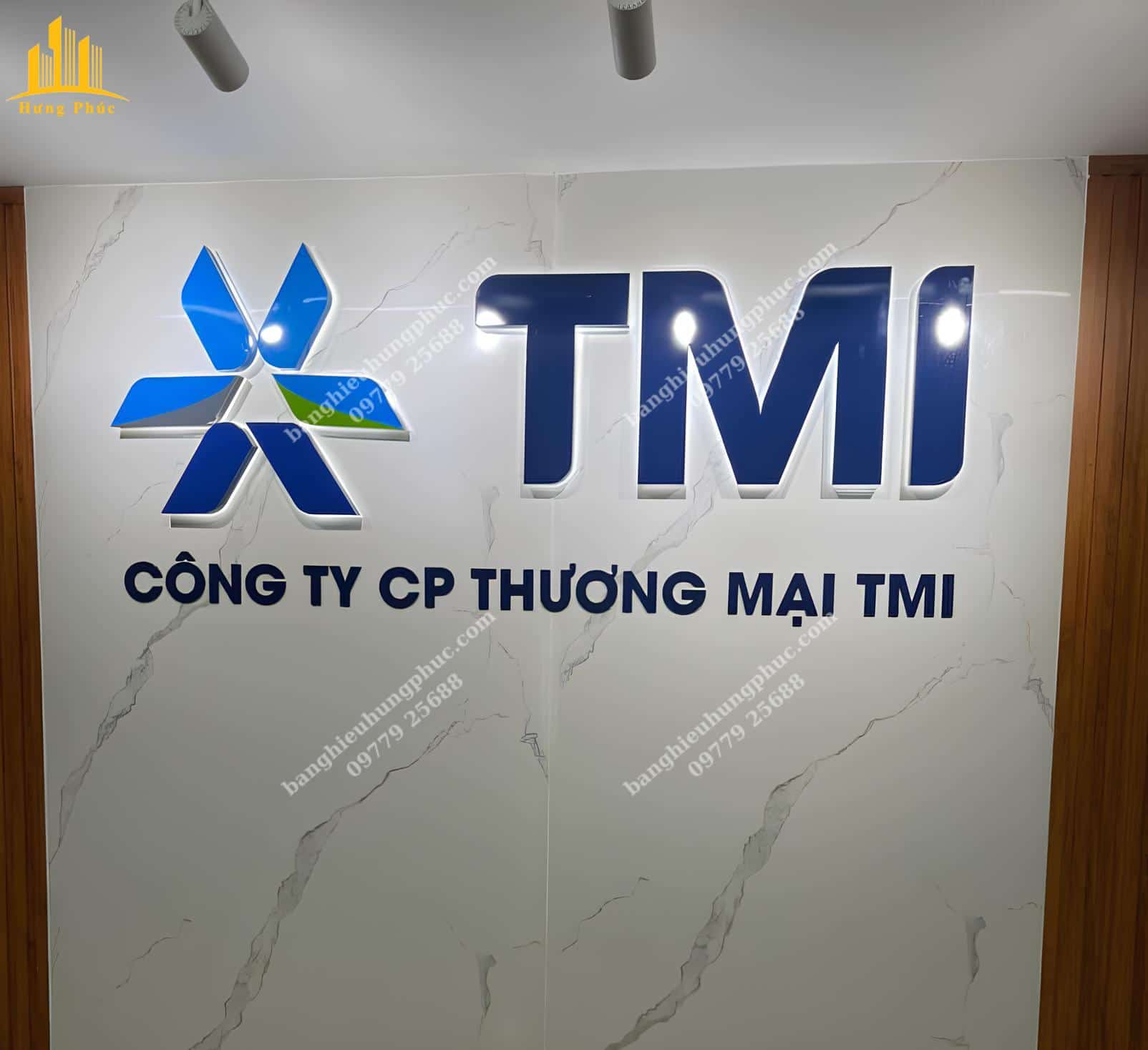 Chữ nổi mica dán tường