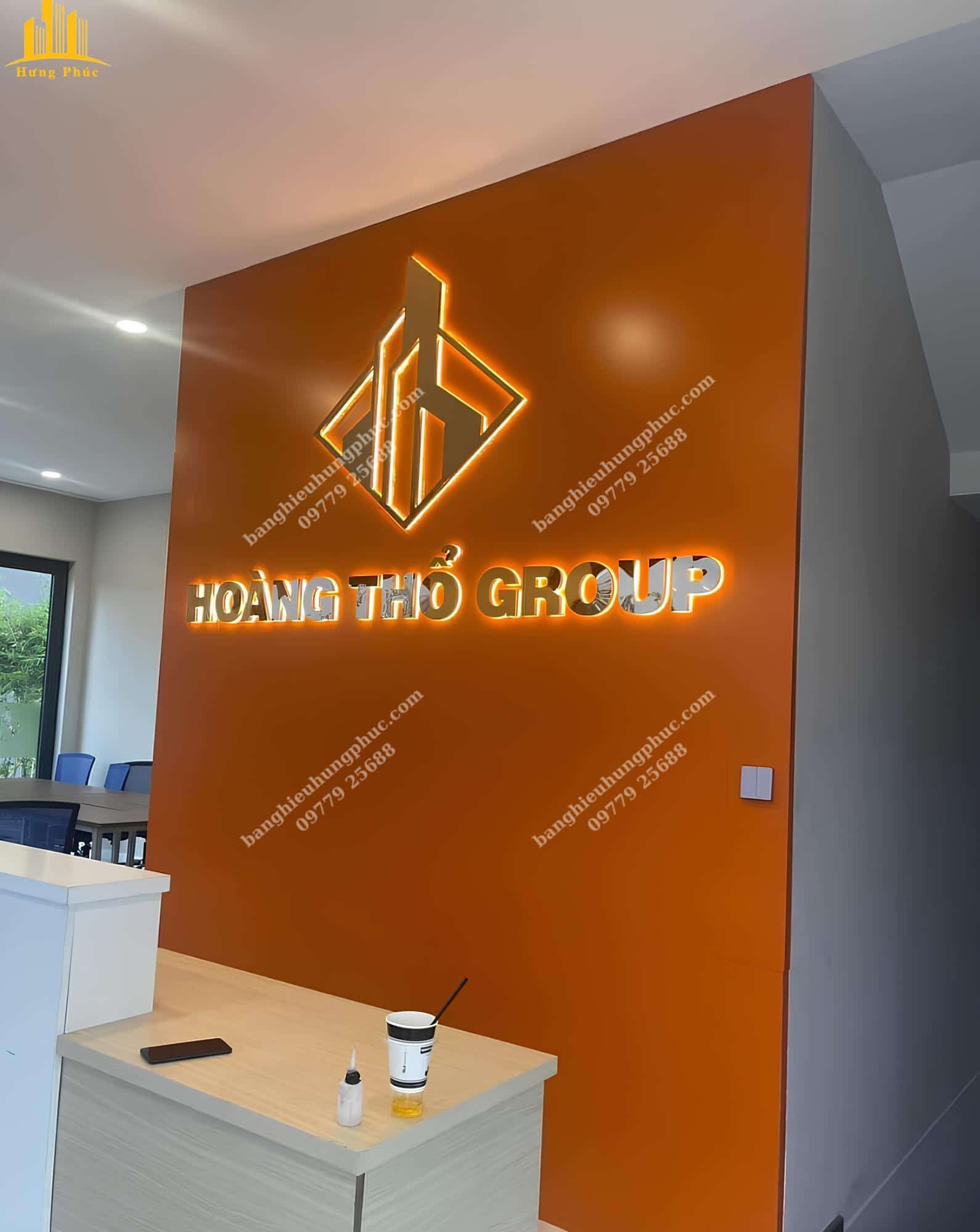 Chữ nổi dán tường bằng alu vàng gương