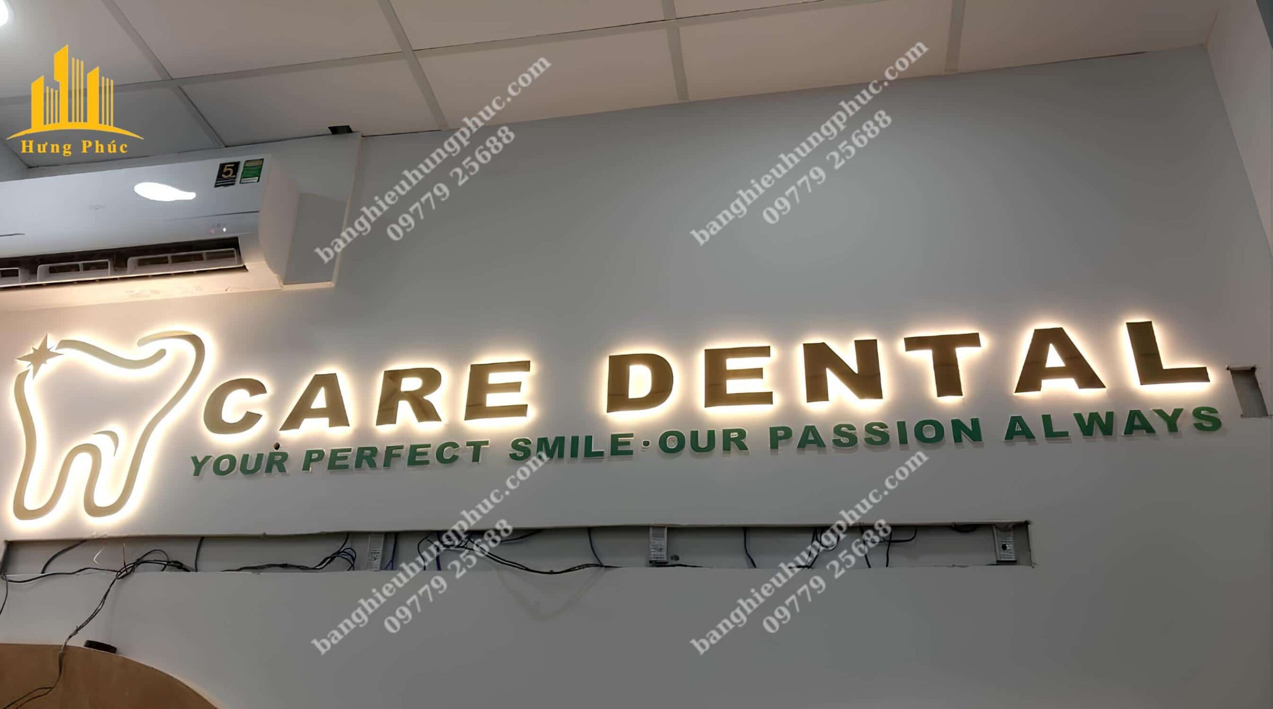 Chữ nổi dán tường bằng alu vàng gương