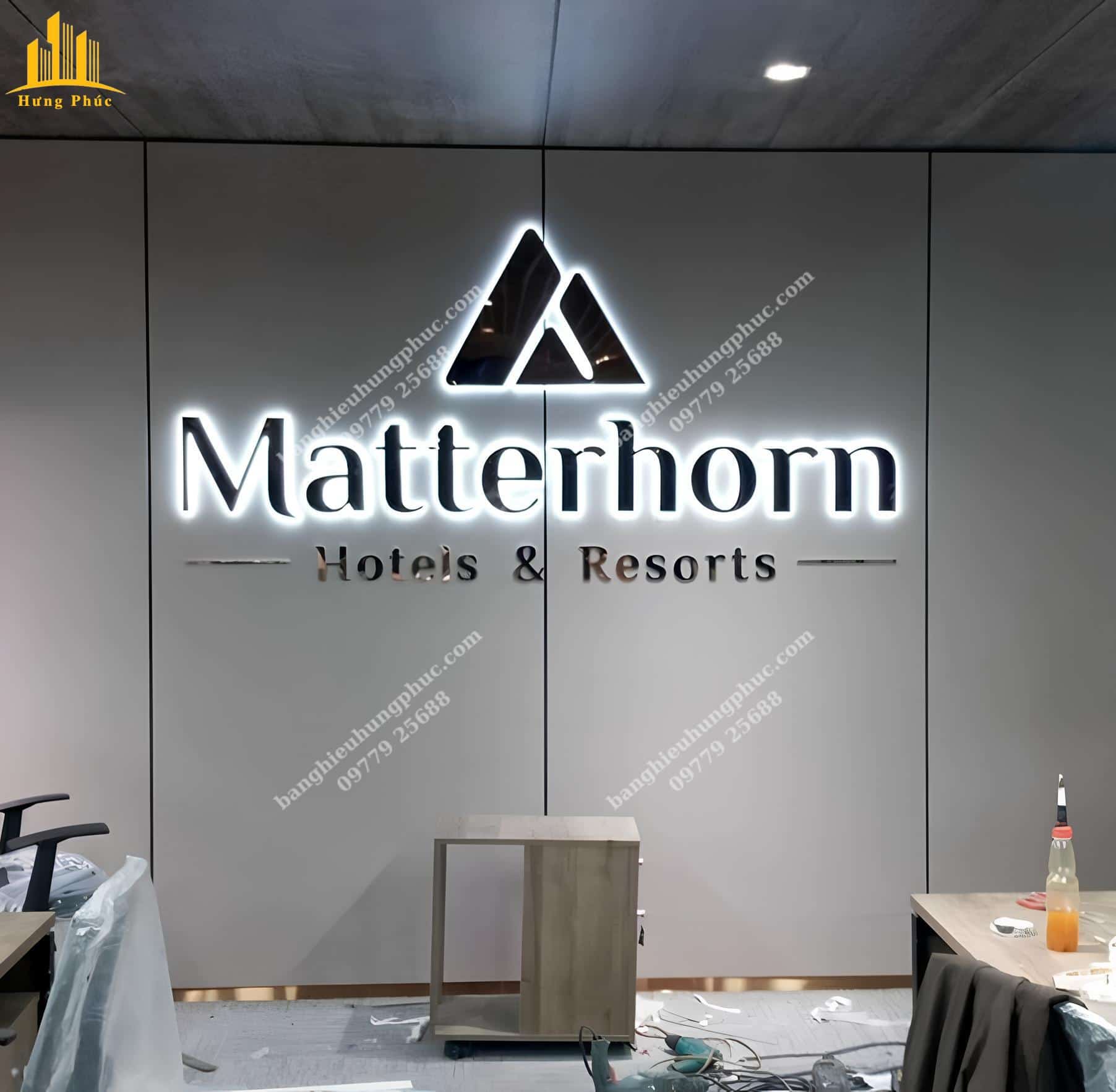 Chữ nổi dán tường đèn led hắt chân siêu đẹp