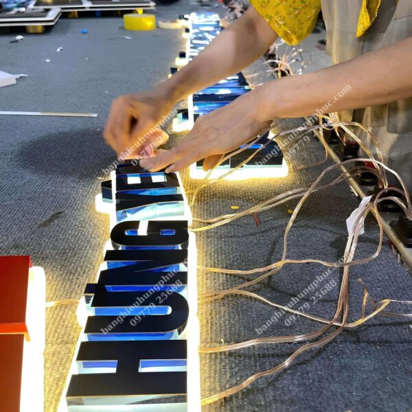 làm chữ nổi inox