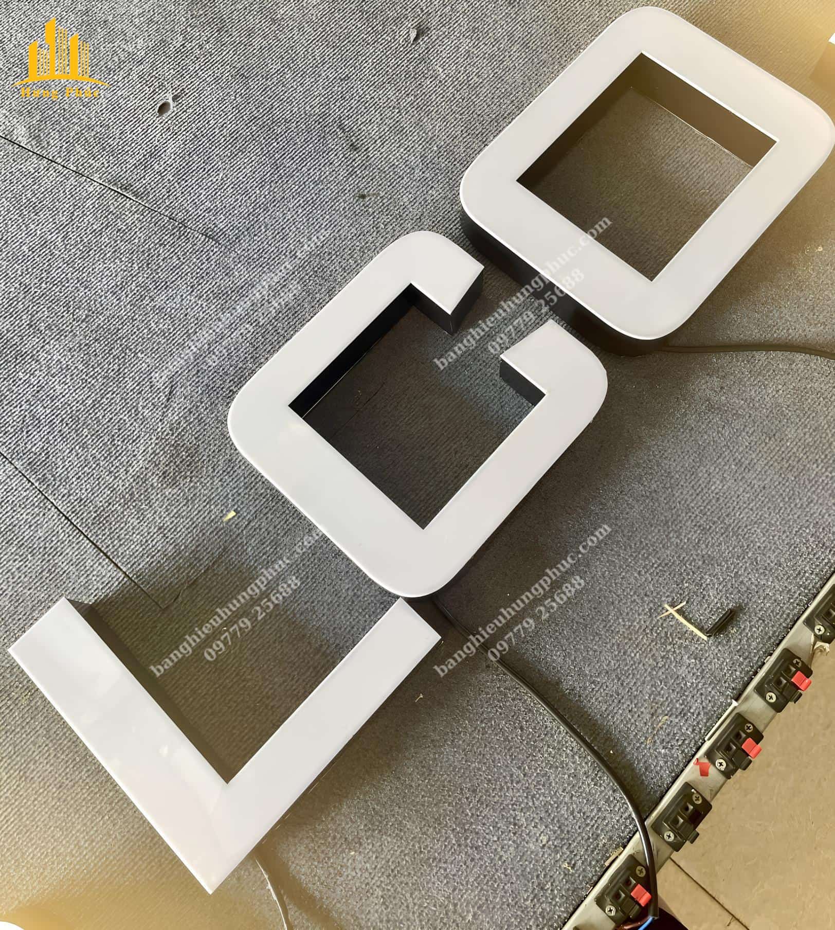 Gia công chữ mica