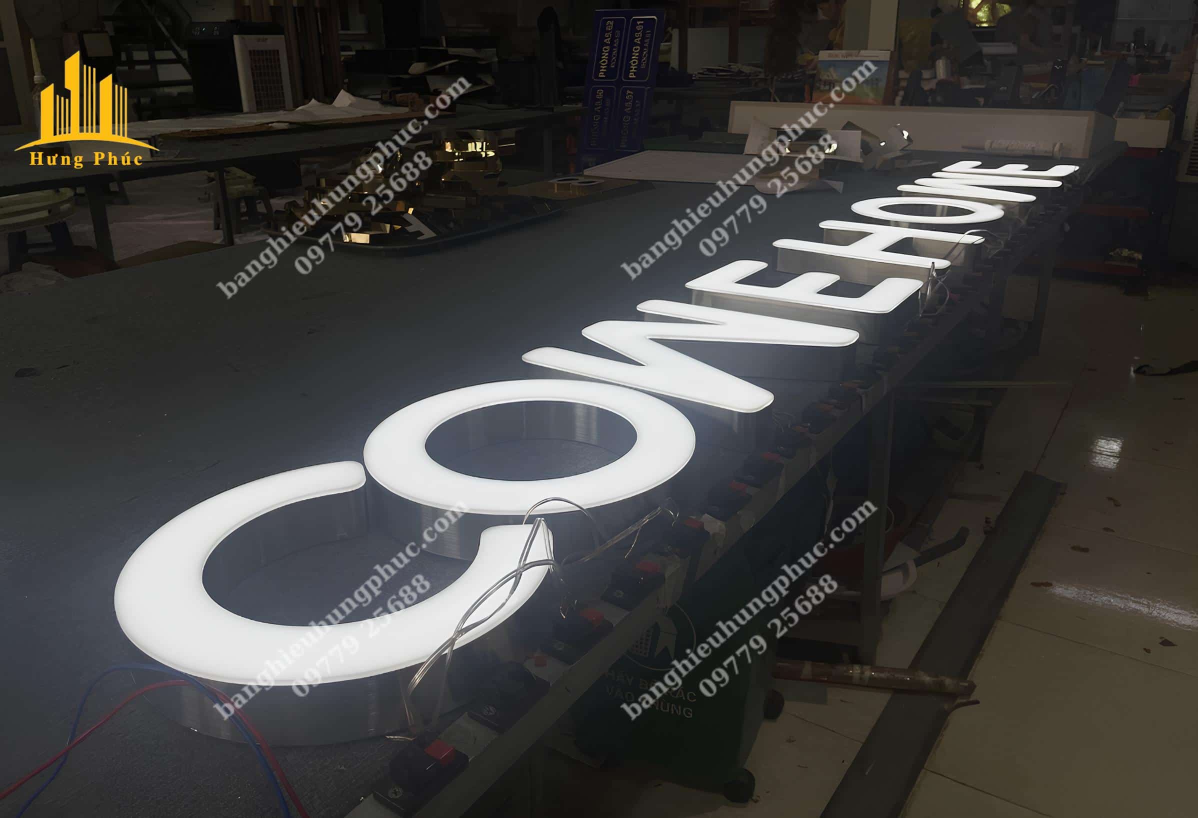 Gia công chữ Mica chân inox