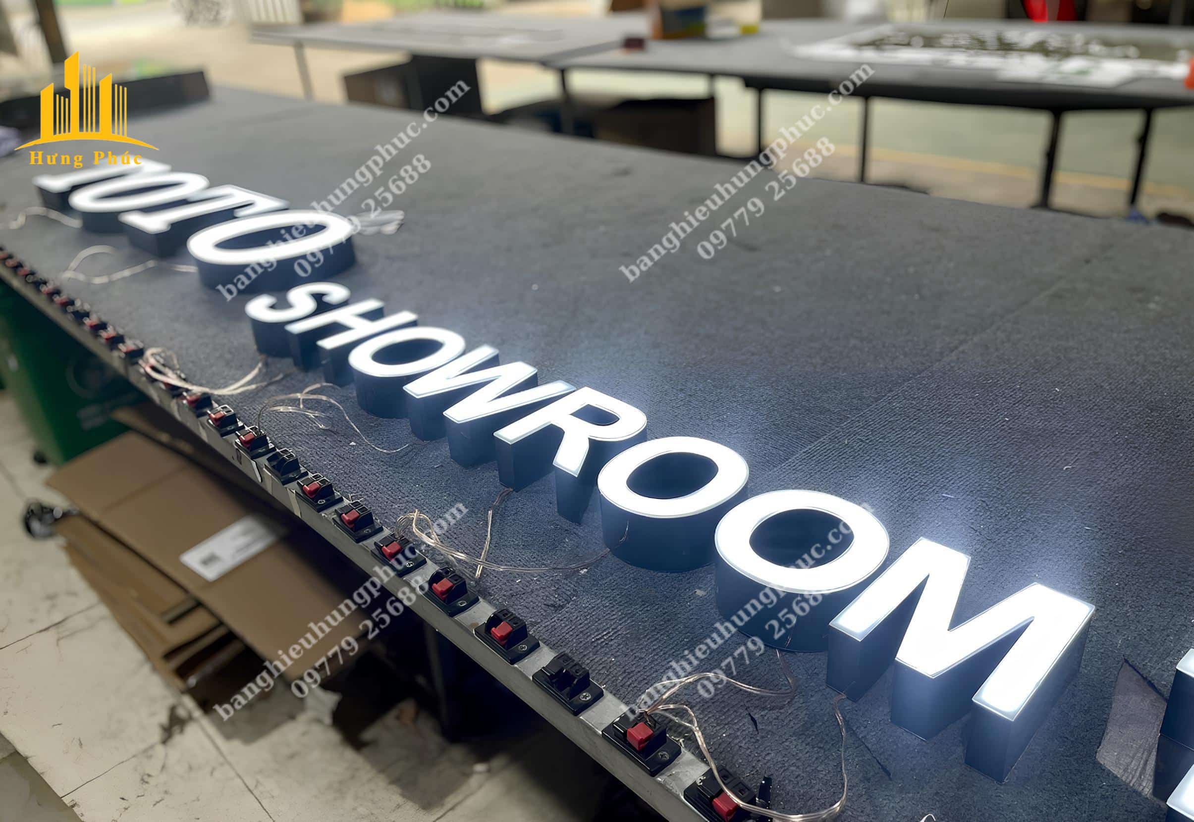 Gia công chữ mica cực sắc nét