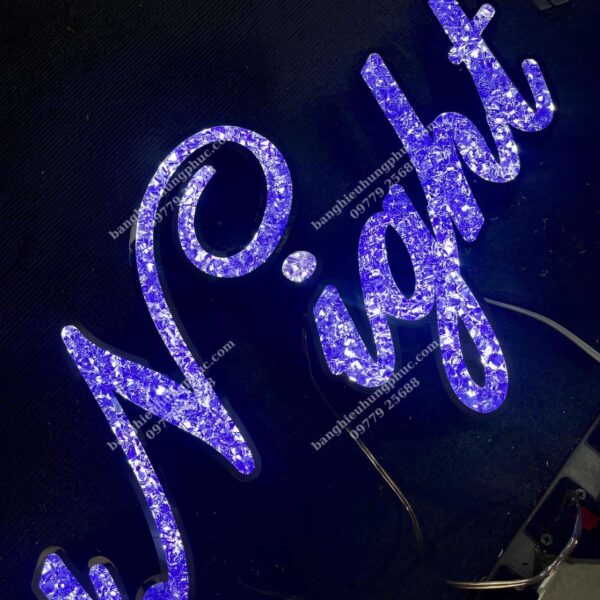 chữ nổi mica rải đá Arcylic