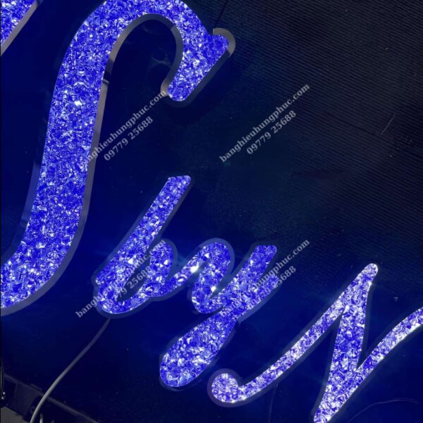chữ nổi mica rải đá Arcylic