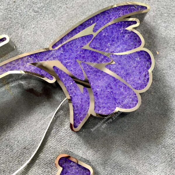 chữ nổi mica rải đá Arcylic