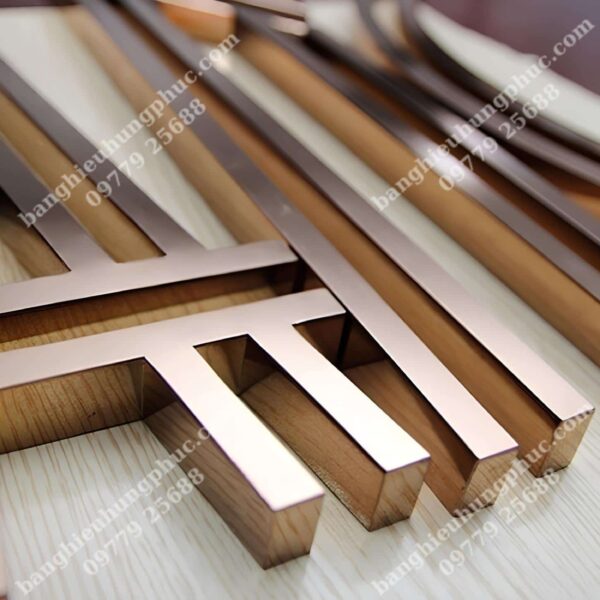 chữ quảng cáo bằng đồng