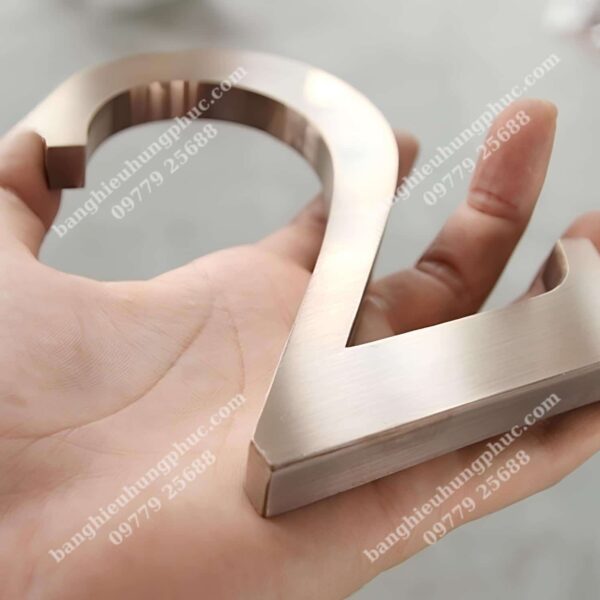 chữ quảng cáo bằng đồng