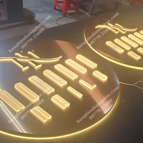 chữ hắt sáng chân