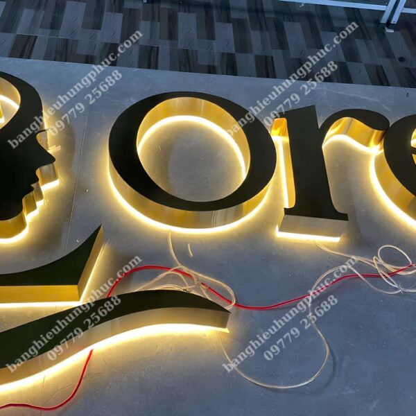 chữ hắt sáng chân