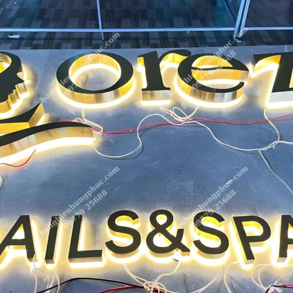 Chữ inox vàng đế mica cháo