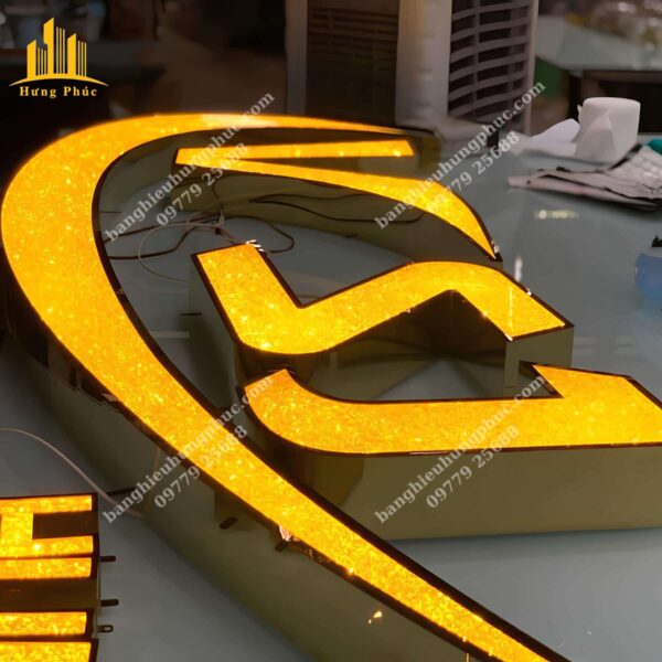 gia công chữ nổi inox vàng