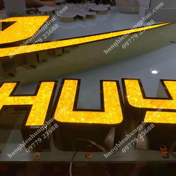gia công chữ nổi inox